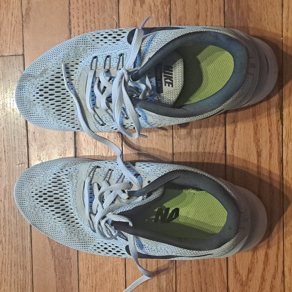 Nike tennis shoes